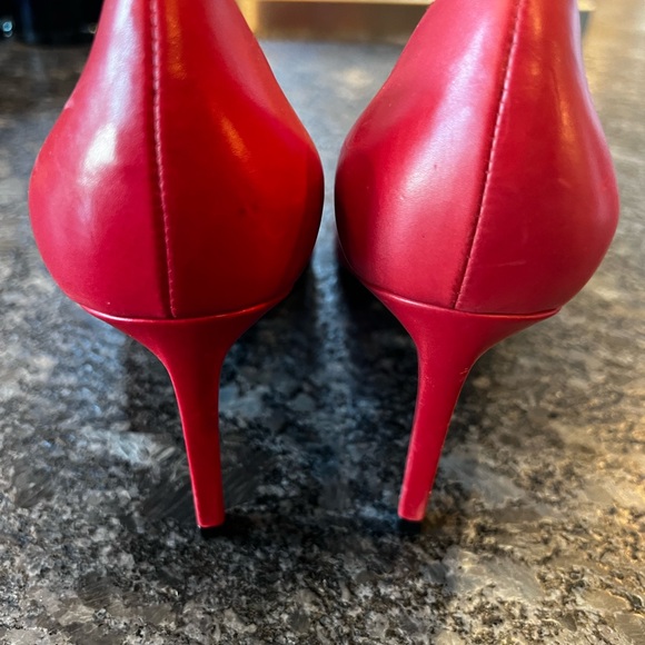 Saint Laurent Paris pump. Matte red, size 39. - Picture 4 of 6